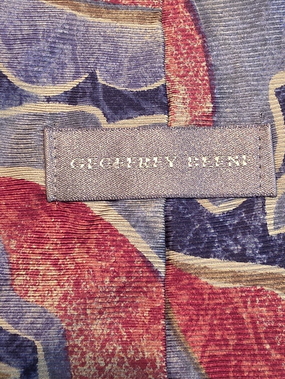 Geoffrey Beene Abstract Silk Tie in Navy and Red